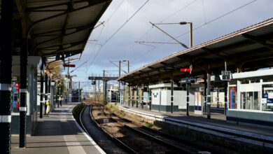 Train station platforms France illustrative
