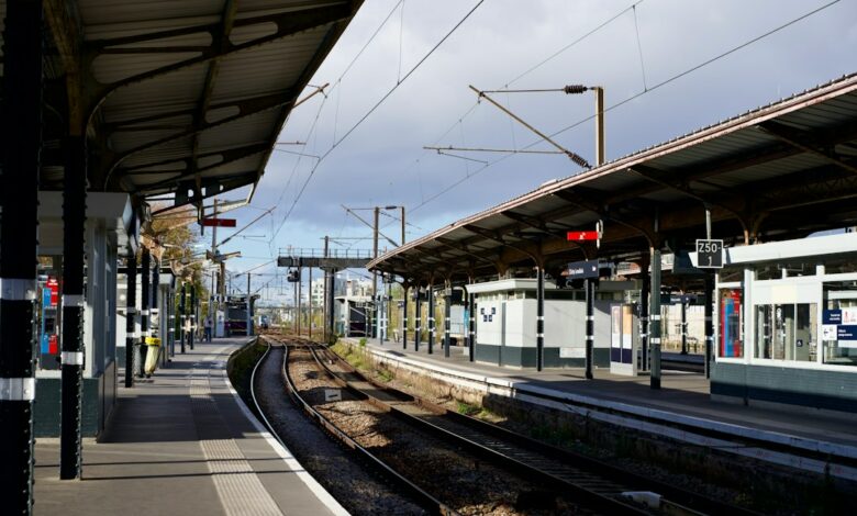 Train station platforms France illustrative