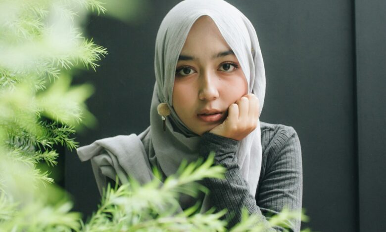 امرأة ترتدي الحجاب - صورة توضيحية