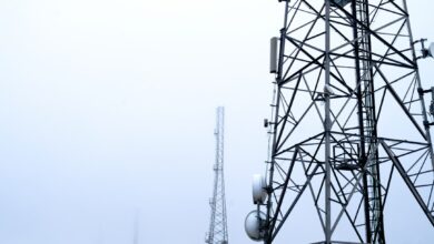 أبراج اتصالات - صورة تعبيرية عن موظفي SFR وقطاع الاتصالات