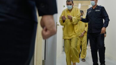 مشتبه بانتمائهم إلى تنظيم الدولة الإسلامية داخل سجن الكرخ المركزي في بغداد - صورة أرشيفية