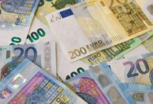 أوراق نقدية من اليورو - صورة توضيحية لقرار البنك المركزي الأوروبي بشأن الفائدة