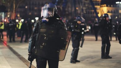 قوات شرطة خلال احتجاجات في فرنسا - صورة أرشيفية ولا تظهر الأجهزة الجديدة