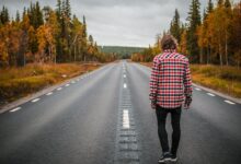 سيارة على طريق في فنلندا - صورة تعبيرية