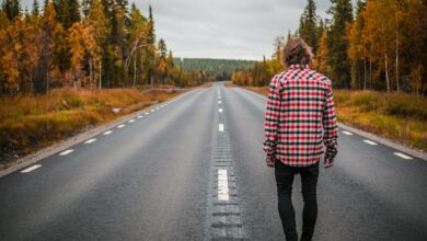 سيارة على طريق في فنلندا - صورة تعبيرية