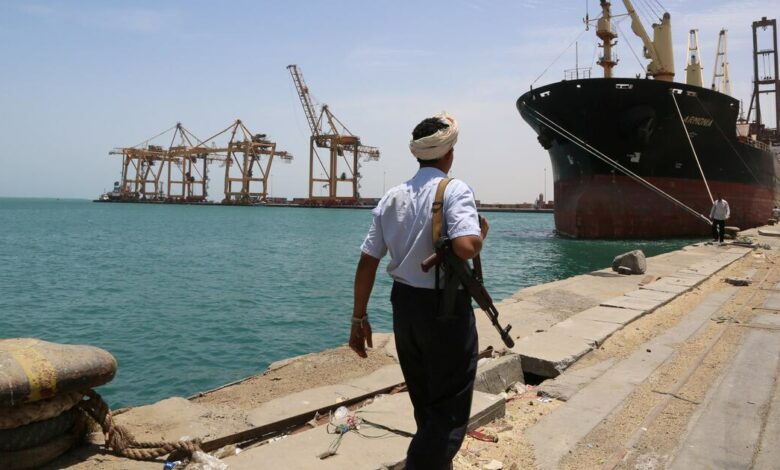 ميناء المخا اليمني على البحر الأحمر قرب مضيق باب المندب