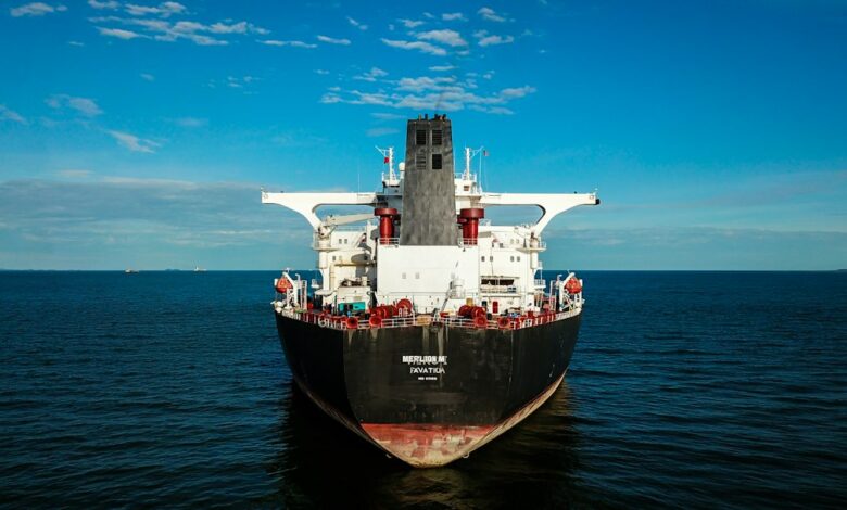 gulf oil hormuz flows 2026